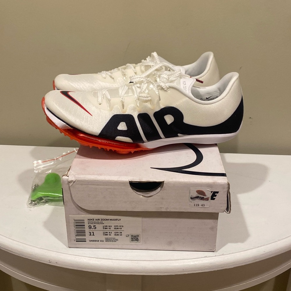 Nike air zoom maxfly size 9 1/2 white black university red